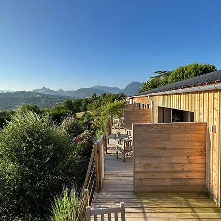 Domaine Aari Ona Bed and Breakfast 4*