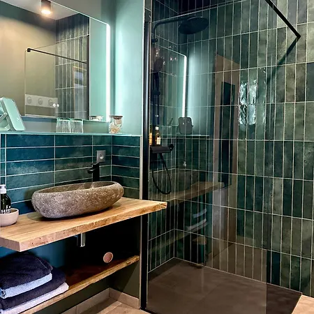 Domaine Aari Ona Bed and Breakfast 4*