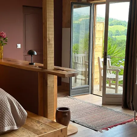Domaine Aari Ona Aramits