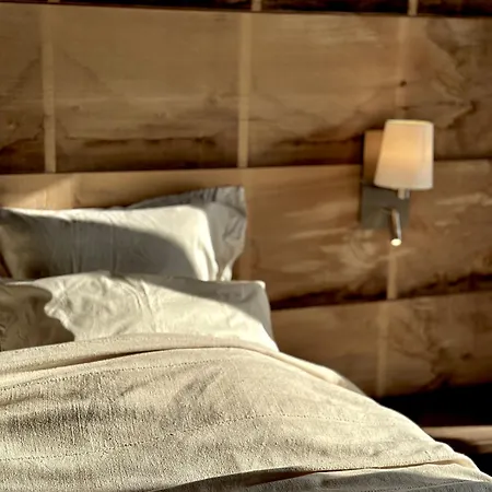 Domaine Aari Ona Bed and Breakfast 4*