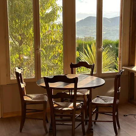 Bed and Breakfast Domaine Aari Ona 4*