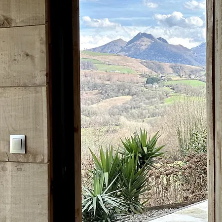 Domaine Aari Ona Aramits