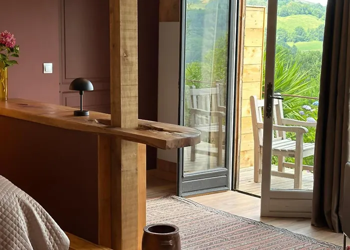 Domaine Aari Ona Aramits